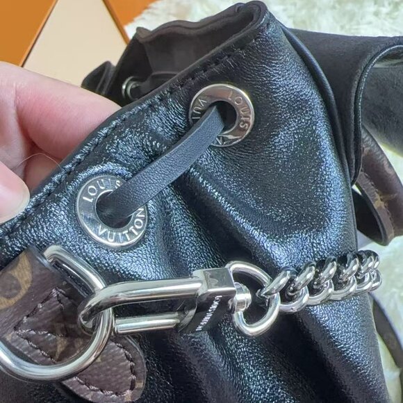 MONTSOURIS VIBE PM BACKPACK 30 IN BLACK LAMBSKIN SILVER CHAIN - Picture 5 of 16